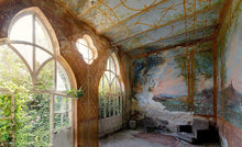 Load image into Gallery viewer, Zwischen den Welten: Verlassene Orte in Europa Bildband German Book