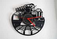 Load image into Gallery viewer, Wanduhr aus echter Schallplatte – Retro Design - Kino - Cinema – Vinyl Uhr
