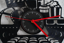 Load image into Gallery viewer, Wanduhr aus echter Schallplatte – Retro Design - Kino - Cinema – Vinyl Uhr
