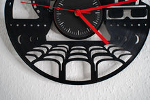 Load image into Gallery viewer, Wanduhr aus echter Schallplatte – Retro Design - Kino - Cinema – Vinyl Uhr

